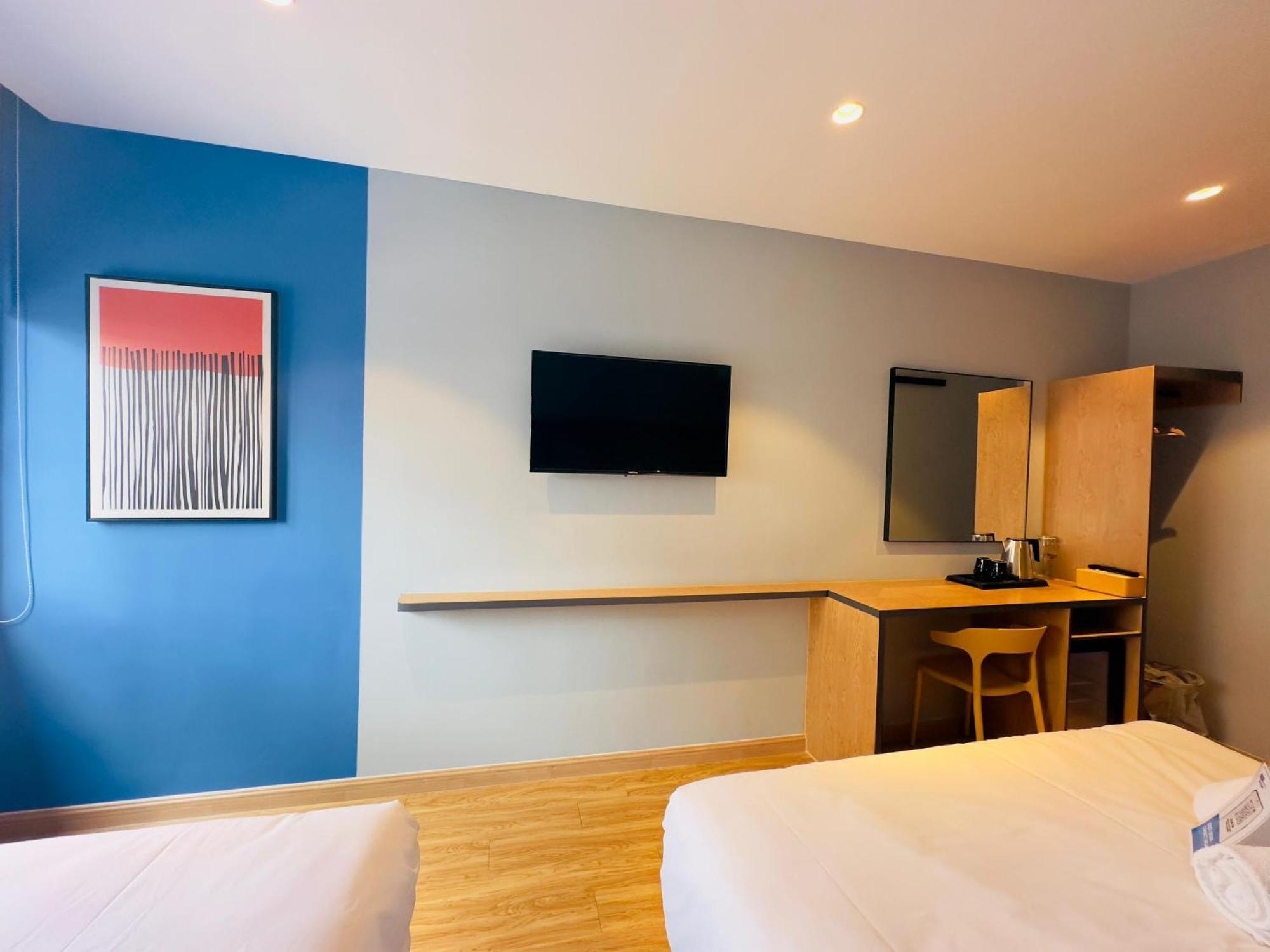 Blue Lagoon At Bandar Sunway 3*
